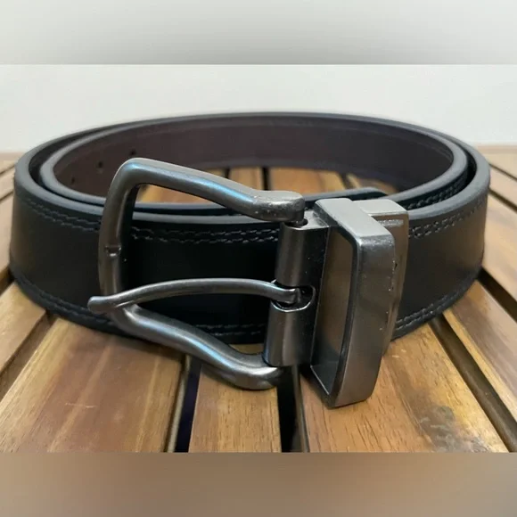 Set of 2 Levis Men’s Reversible Belts Black & Brown Leather Sz 38-40 EUC - Picture 2 of 16